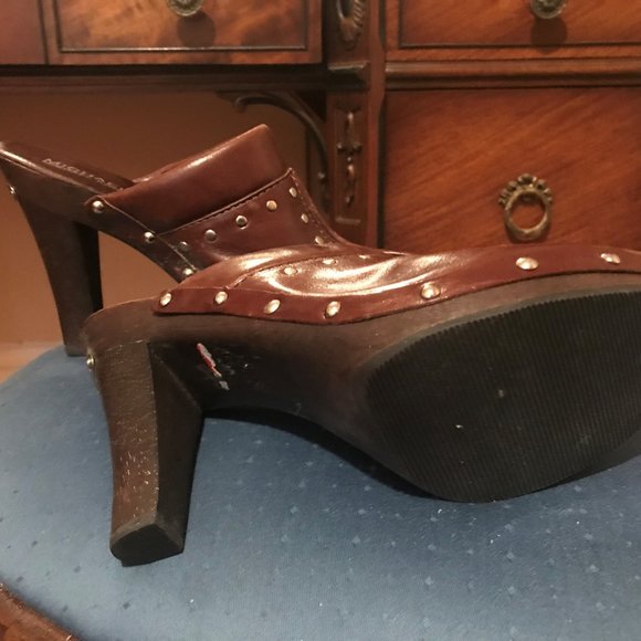 STEP INTO SPRING IN STYLE! - Picture 3 of 3